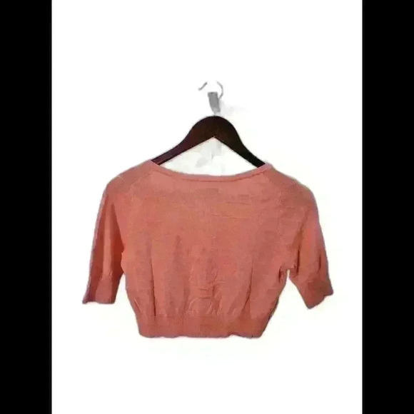 Chic Cropped Button-Up Cardigan in Soft Pink - Picture 2 of 3